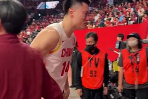 太不容易！中国男篮逆转功臣李弘权赛后激动落泪😭