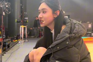 女篮赛前热身，这投篮也太稀有了 ！