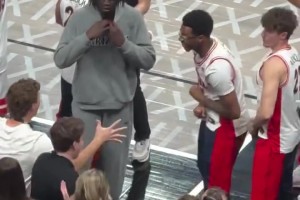 韦德砍87分后喊话阿德巴约🤣