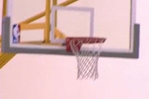 令人怀念的画面，科比与奥尼尔单挑，笑到根本停不下来🏀