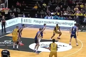 可惜没扣进啊！基德给詹姆斯传的这记空接，实在太有想象力了！