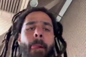 动作过于恶劣！这简直是冲着打架去的啊