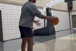 恢复神速啊🔥巴特勒已经能完成站立投篮训练了！